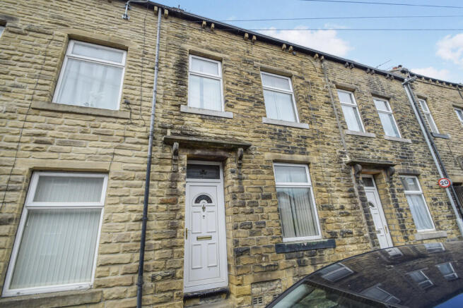 3 bed property, in Rawling Street, £125,000