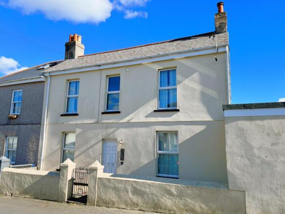 3 bed property, in Wearde Road, £250,000