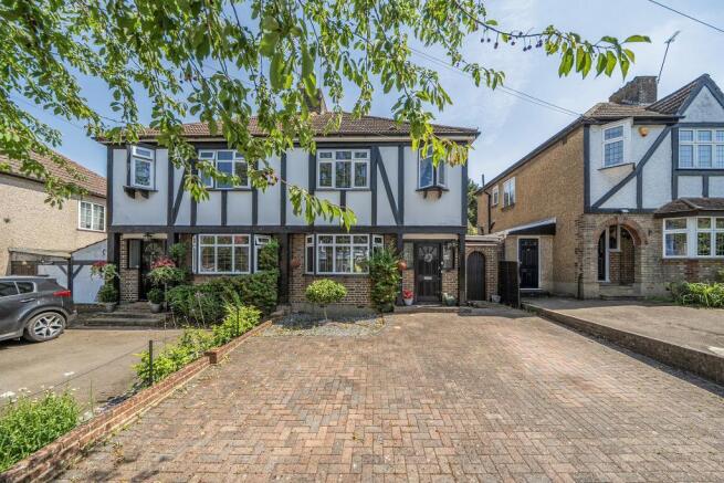 3 bed property, in Sundale Avenue, £550,000