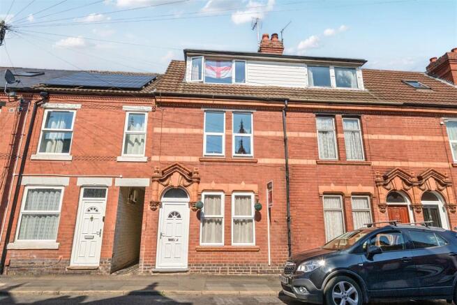 3 bed property, in Albert Road, £180,000