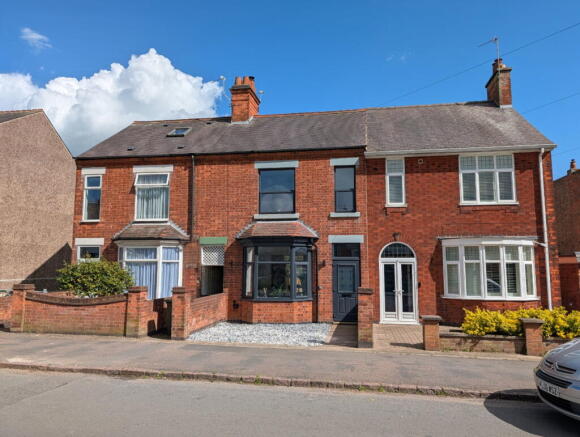 3 bed property, in Seagrave Road, £280,000