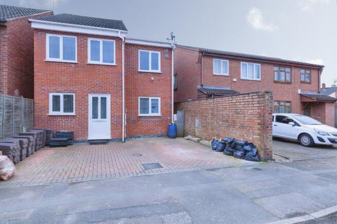 3 bed property, in Lothair Road, £400,000