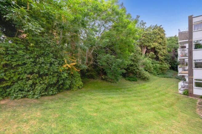 2 bed property, in Mountfield Road, £280,000
