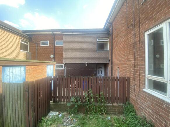 2 bed property, in 91 Queen Street, £28,000