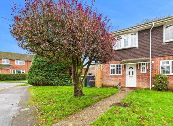 3 bed property, in FIVE ACRES CLOSE, £315,000