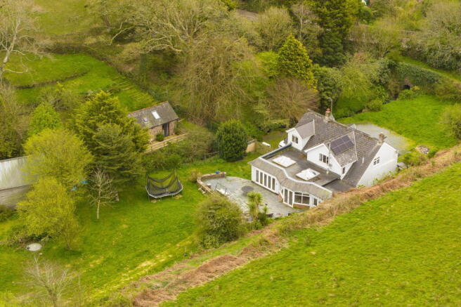 6 bed property, in Hartland, £900,000