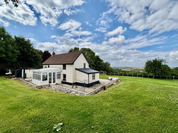 2 bed property, in Colebrooke, £460,000