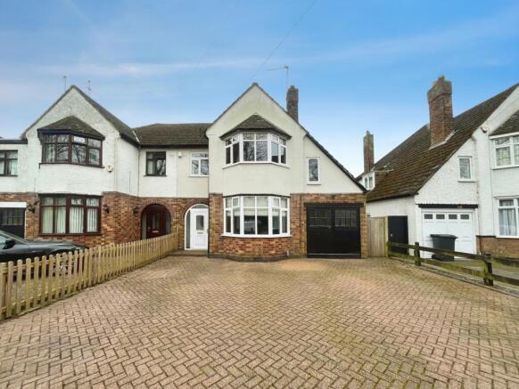 4 bed property, in Spencefield Lane, £500,000