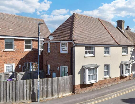 2 bed property, in Rome Road, £190,000