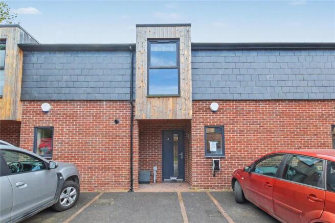2 bed property, in Low Mill Mews, £140,000