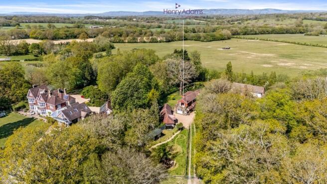 5 bed property, in Wimlands Lane, £1,300,000