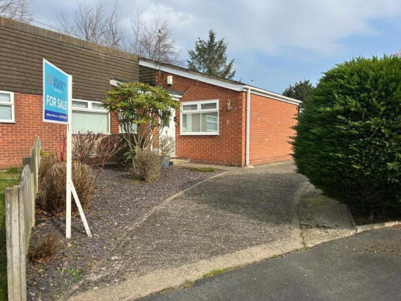 2 bed property, in Glen Road, £225,000