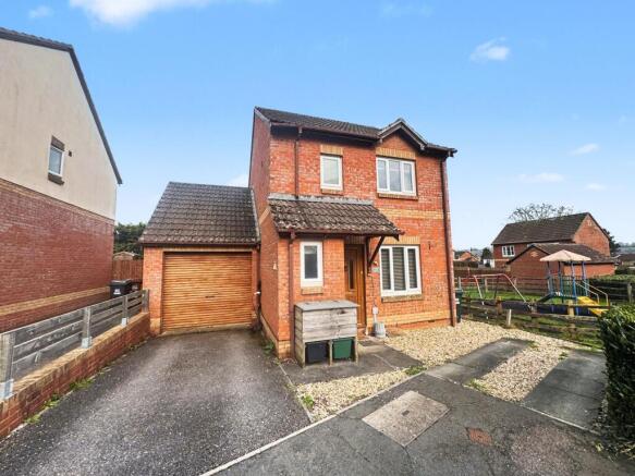 3 bed property, in Chaffinch Drive, £315,000