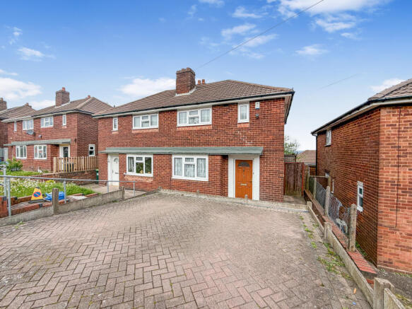 2 bed property, in Regent Road, £135,000