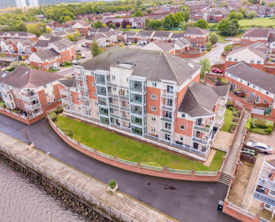 2 bed property, in 14 Kingfisher Court, £70,000