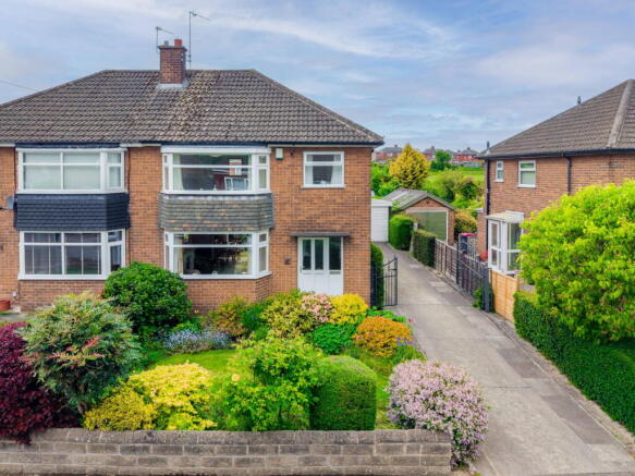 3 bed property, in Dovedale Road, £250,000