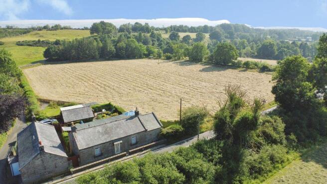 2 bed property, in St. Oswald Cottages, £425,000