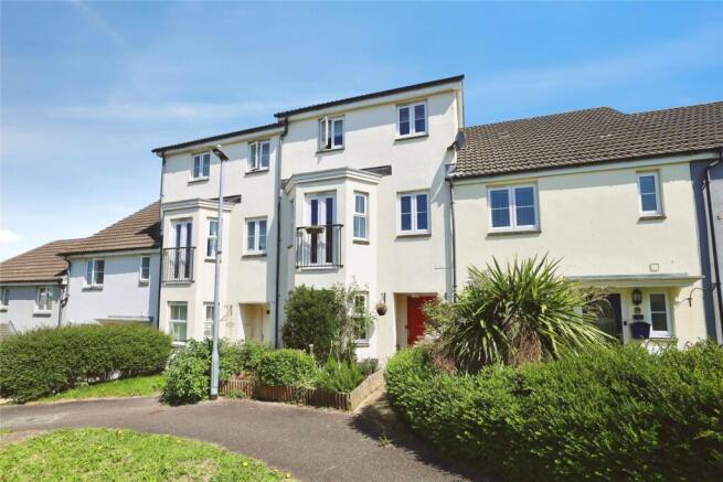 4 bed property, in Donn Gardens, £280,000