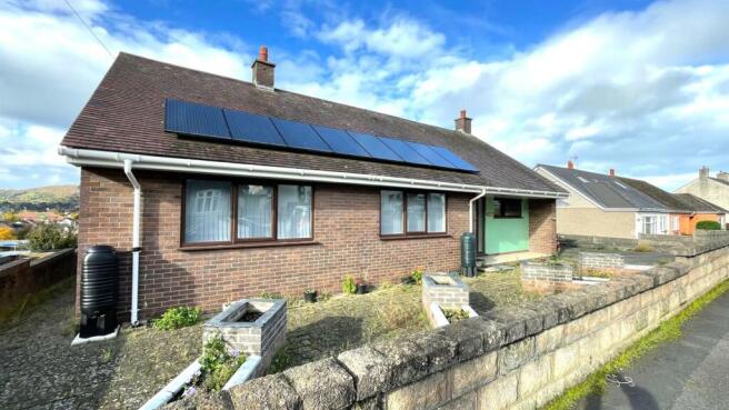 2 bed property, in Glyn Y Marl Road, £265,000