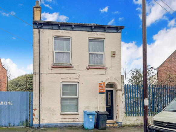 4 bed property, in Sharp Street, £110,000