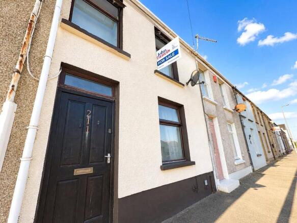 3 bed property, in Robert Street, £130,000