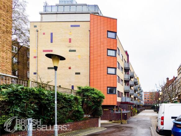 2 bed property, in Murray Grove, £500,000