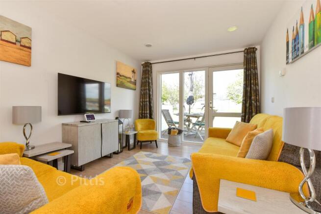 2 bed property, in Westbay Club, £65,000