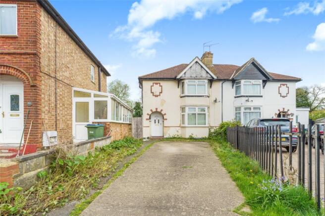 3 bed property, in Bushey Mill Crescent, £545,000