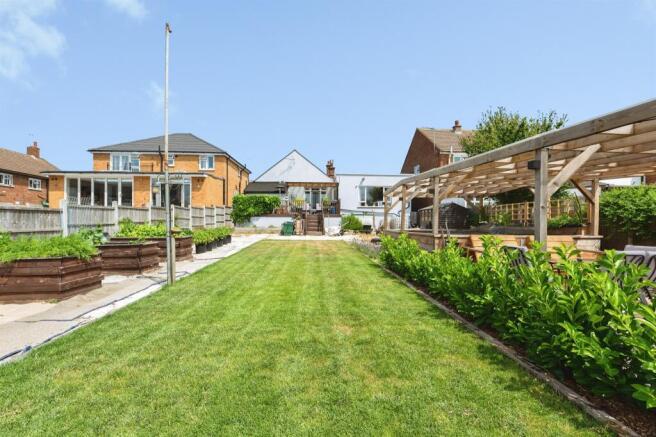 4 bed property, in River View, £550,000
