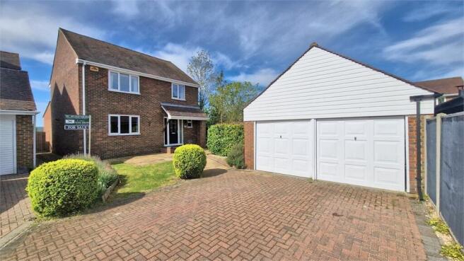 4 bed property, in Rumptons Paddock, £550,000