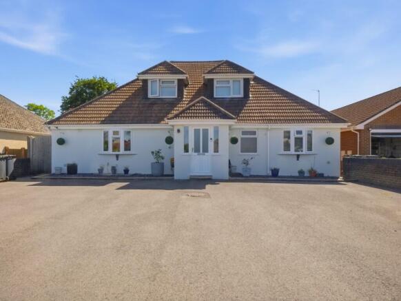 5 bed property, in Blandford Road, £649,950