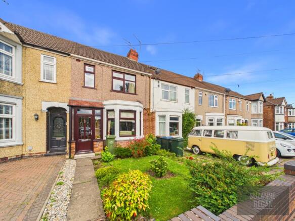 2 bed property, in Brackley Close, £200,000