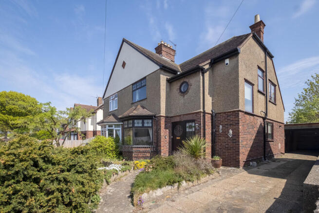 3 bed property, in Blake Road, £325,000