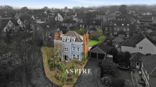 5 bed property, in Video Presentation Inside - Wood Lane, £1,200,000