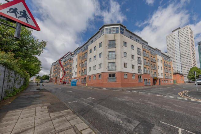 2 bed property, in Irving Street, £160,000