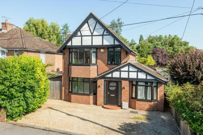4 bed property, in Pixton Close, £450,000