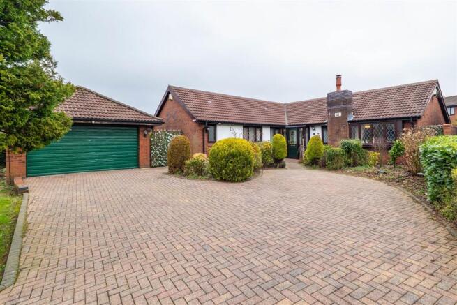 4 bed property, in Spring Meadow, £430,000