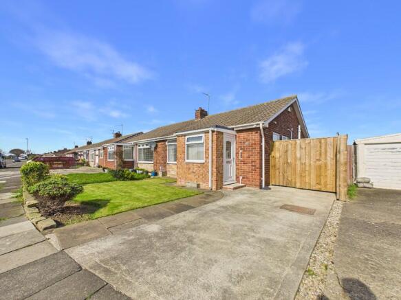 3 bed property, in Castle Road, £240,000