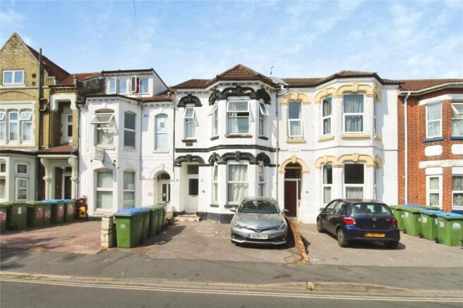 8 bed property, in The Polygon, £270,000