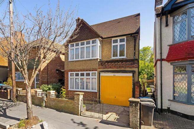 4 bed property, in Waddon Park Avenue, £600,000