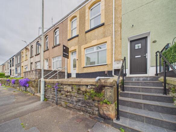 3 bed property, in Benthall Place, £150,000