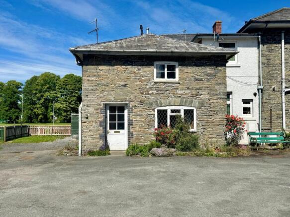 2 bed property, in The Strand, £140,000