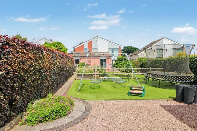 5 bed property, in Springfields, £500,000