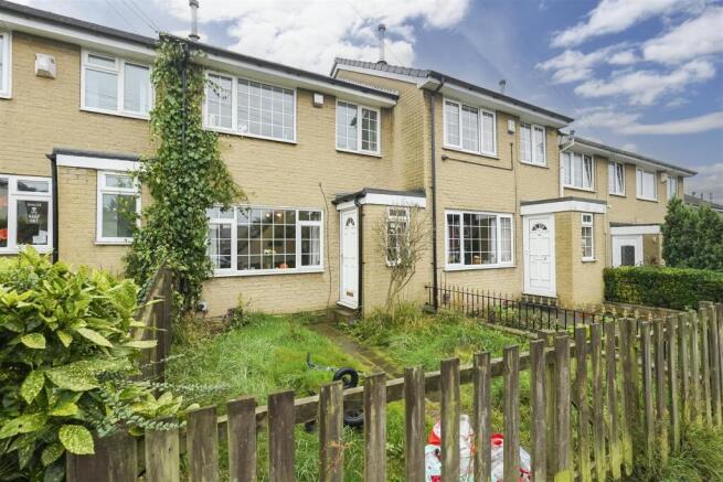 3 bed property, in Highroyd, £160,000