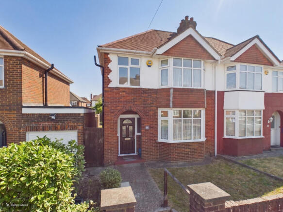 3 bed property, in Shakespeare Road, £375,000