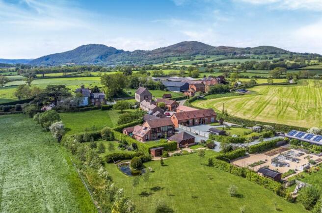 5 bed property, in Oakleaf, £850,000