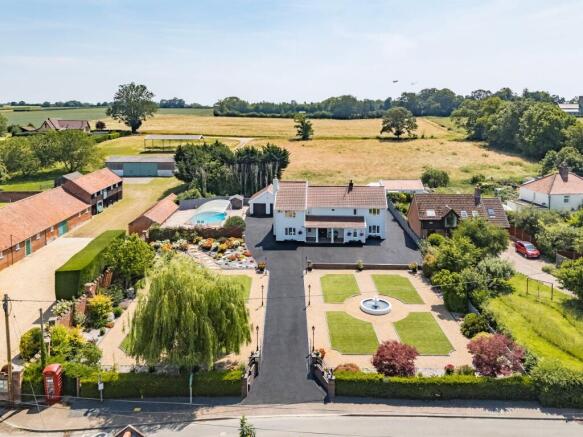 6 bed property, in The Street, £900,000