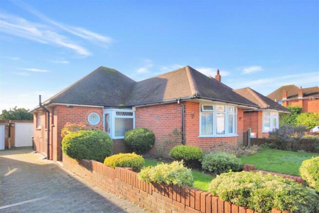 2 bed property, in Benfield Crescent, £475,000