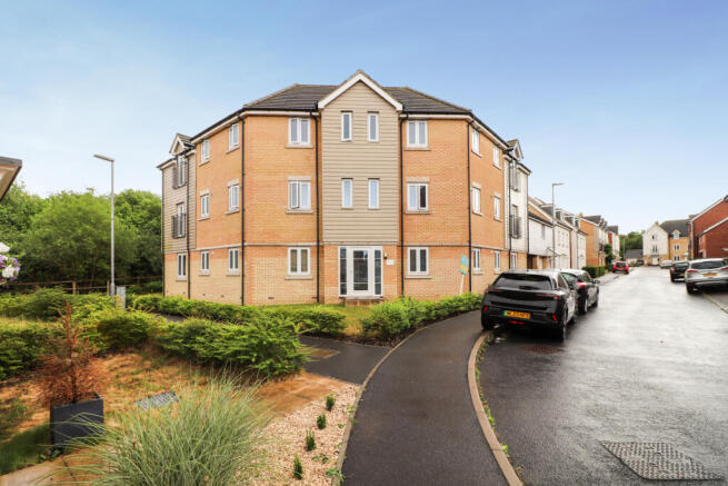 2 bed property, in Falcon Crescent, £165,000