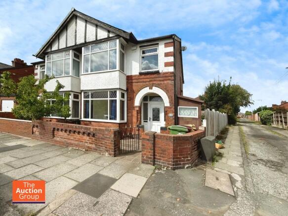 3 bed property, in Lowndes Street, £205,000